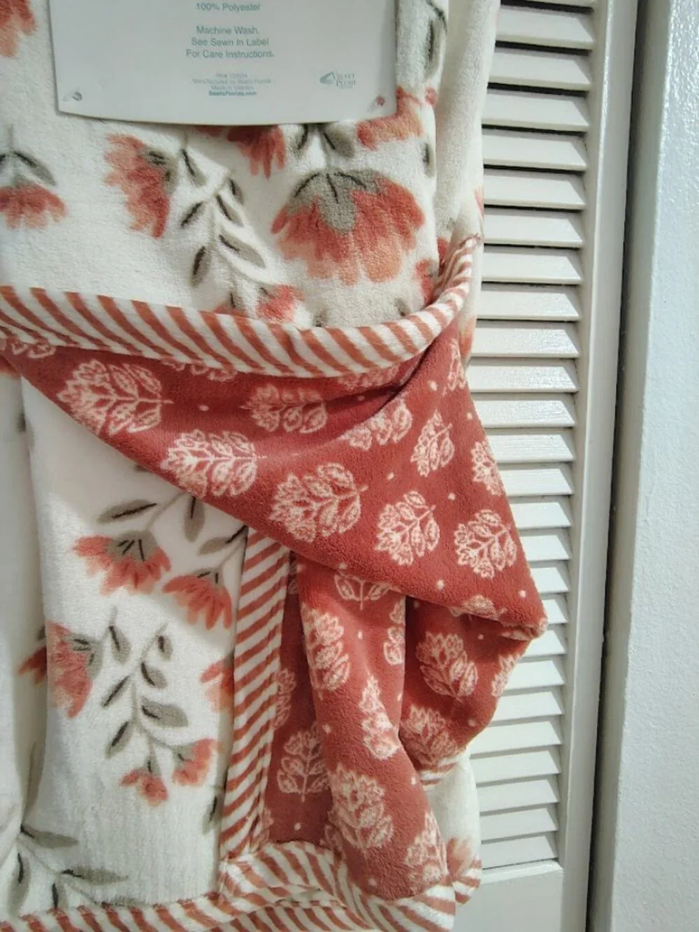 Gorgeous Coastal Home Reversible Plush Luxe Throw Blanket Fall Color